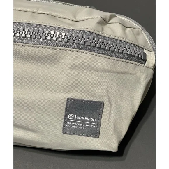 NWT Lululemon All Day Essentials Belt Bag 2.5L (#b2) bin+ - Picture 8 of 12